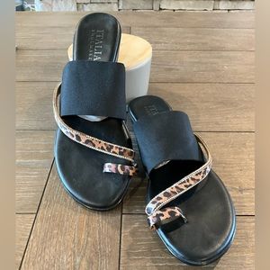 Italian Shoemakers Toe Ring Crystal Sandals 10